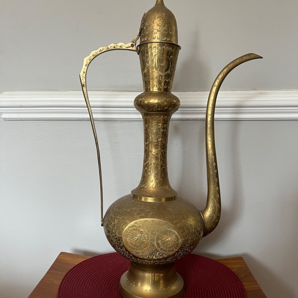 Extra large brass pitcher - Picture 9 of 9